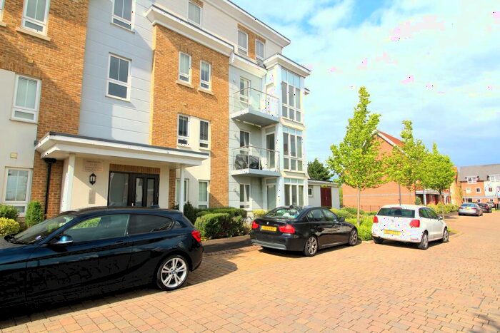 2 Bedroom Apartment To Rent In Kingfisher Drive, Maidenhead, SL6