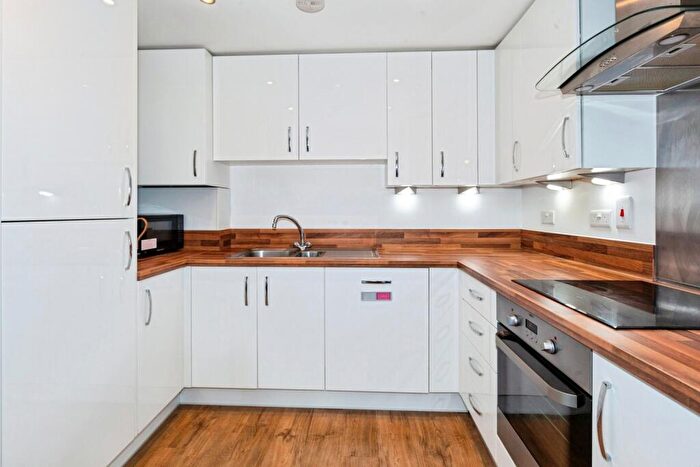 2 Bedroom Flat For Sale In Vicus Way, Maidenhead, Berkshire, SL6