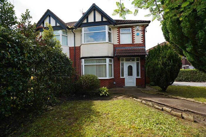 3 Bedroom Semi-Detached House For Sale In Longworth Road, Horwich, Bolton, BL6