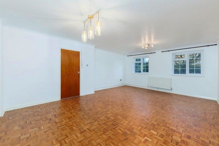 2 Bedroom Flat To Rent In Blenheim Court, Stanmore Road, TW9