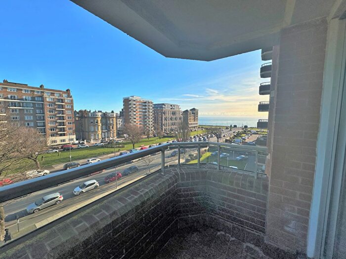 3 Bedroom Flat For Sale In Grand Avenue, Hove, BN3