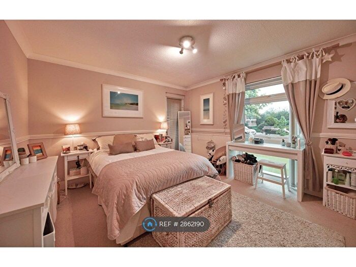 2 Bedroom Flat To Rent In Grosvenor Drive, Maidenhead, SL6