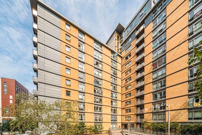 2 Bedroom Flat To Rent In Victoria Road, Acton, W3