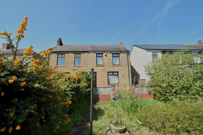 3 Bedroom Semi-Detached House For Sale In The Villas, Greencroft, Stanley, DH9