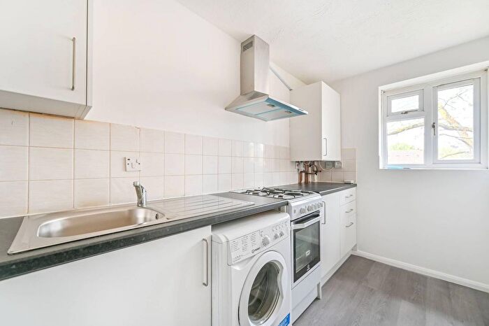 1 Bedroom Flat To Rent In Alliance Close, Wembley, HA0