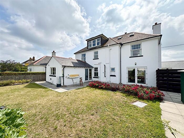 6 Bedroom Detached House For Sale In Spacious Family Home, Mullion, TR12
