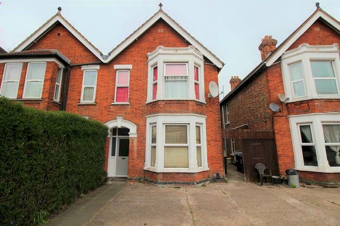 1 Bedroom Flat To Rent In Goldington Road. Bedford, MK40