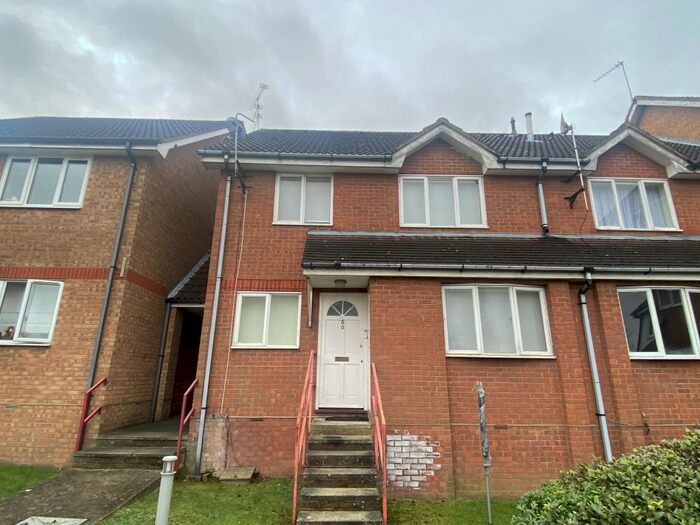 2 Bedroom Maisonette To Rent In Eagle Close, Waltham Abbey, EN9