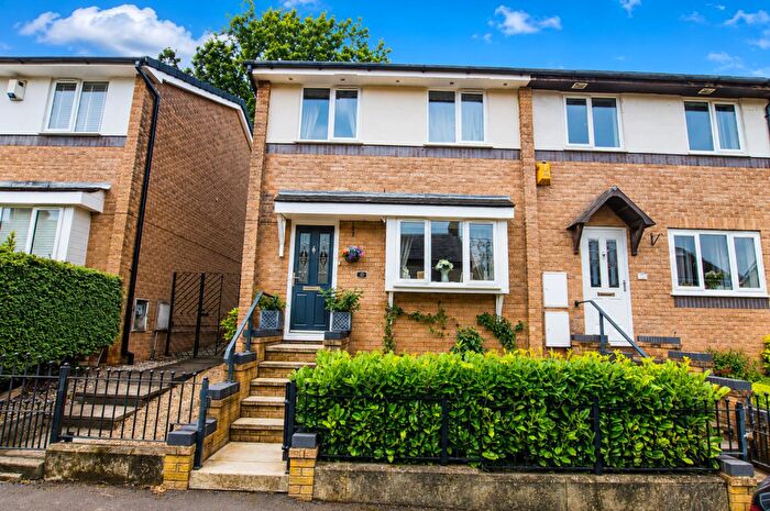 2 Bedroom Town House For Sale In St Georges Terrace, Darwen, BB3