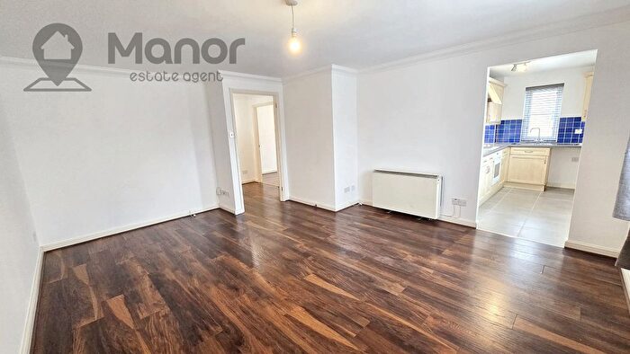 2 Bedroom Flat To Rent In Causton Square, Dagenham, RM10