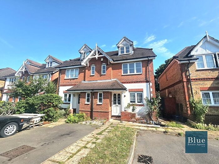 4 Bedroom Semi-Detached House For Sale In Shelburne Drive, Whitton, Hounslow, TW4