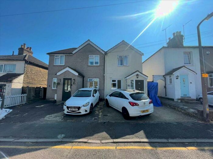 1 Bedroom Apartment To Rent In Available Now, Romford, Romford, RM1