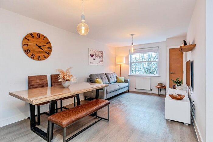 2 Bedroom Flat For Sale In Cheltenham Road, Bristol, BS6