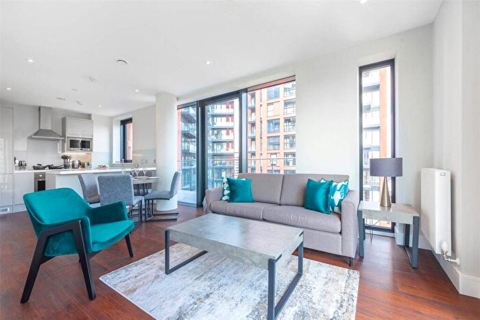 3 Bedroom Flat For Sale In Handlebury House, Orchard Wharf, London, E14