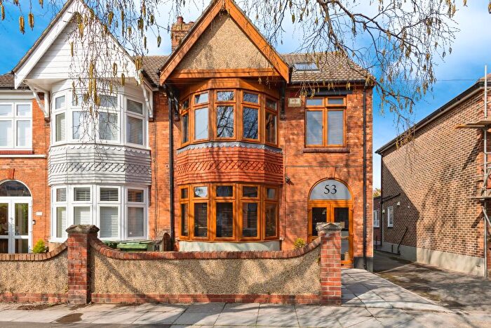 5 Bedroom Semi-Detached House For Sale In Kirby Road, Portsmouth, PO2