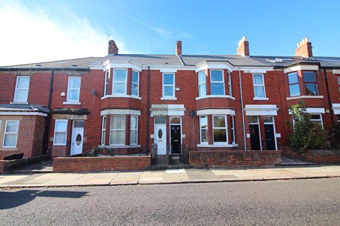 3 Bedroom Flat To Rent In Three Bed Student Property, Addycombe Terrace, Newcastle Upon Tyne, NE6
