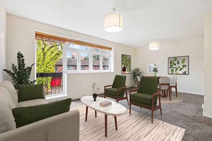 3 Bedroom Flat For Sale In Eaton Rise, Ealing, London, W5