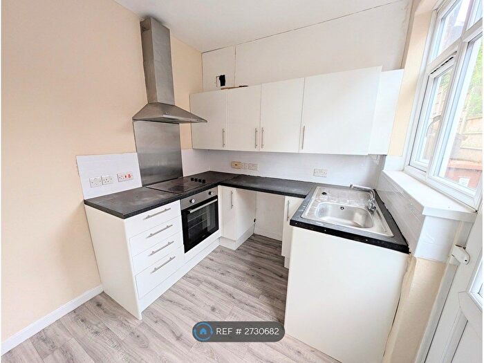 3 Bedroom Semi Detached House To Rent In Exton Road, Nottingham, NG5