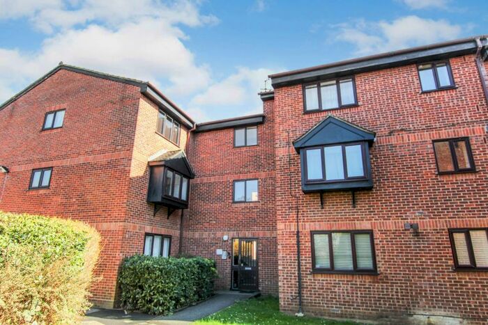1 Bedroom Flat To Rent In Blacksmith Close, Chadwell Heath, RM6