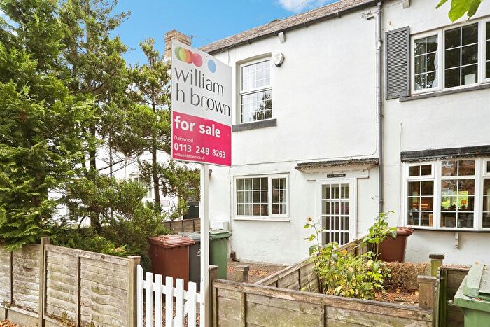 1 Bedroom Cottage For Sale In Street Lane, Leeds, LS17