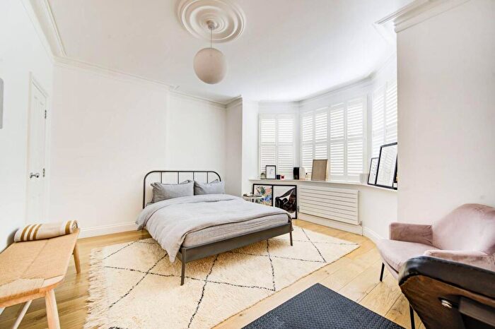 2 Bedroom Flat To Rent In Coleherne Road, Chelsea, London, SW10