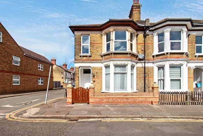 2 Bedroom Flat To Rent In Hamlet Road, Southend-On-Sea, SS1