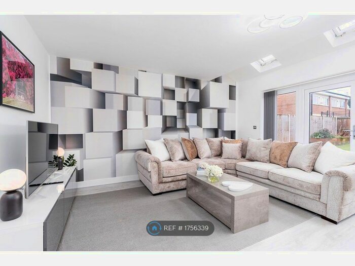 4 Bedroom Semi-Detached House To Rent In Lower Vickers Street, Manchester, M40