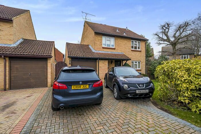 4 Bedroom Detached House To Rent In Alterton Close, Woking, GU21