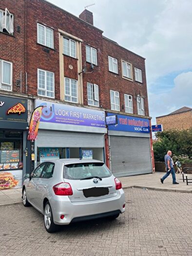 4 Bedroom Flat To Rent In Kendal Parade, London, N18