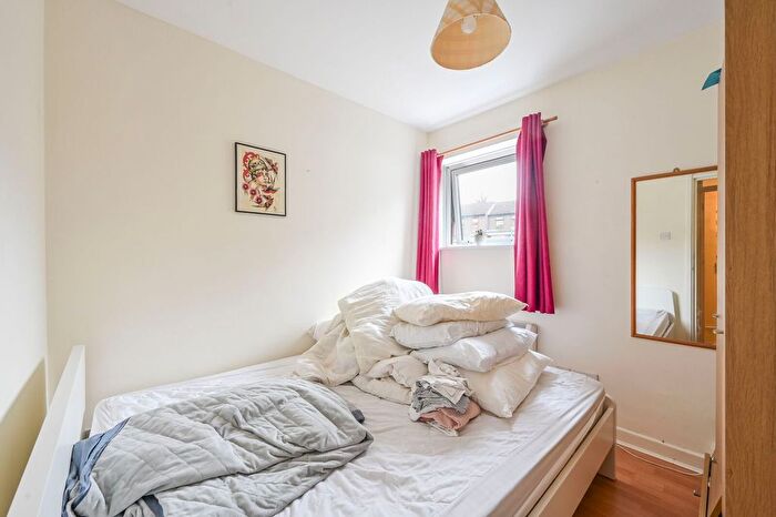 2 Bedroom Flat To Rent In Newlands Quay, Wapping, London, E1W