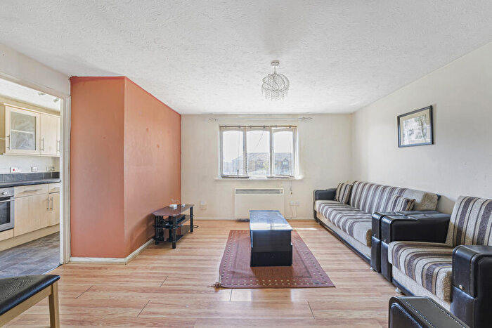 2 Bedroom Flat For Sale In Groveherst Road, Dartford, DA1