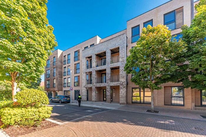 2 Bedroom Flat To Rent In Hitchin Lane, Stanmore, HA7