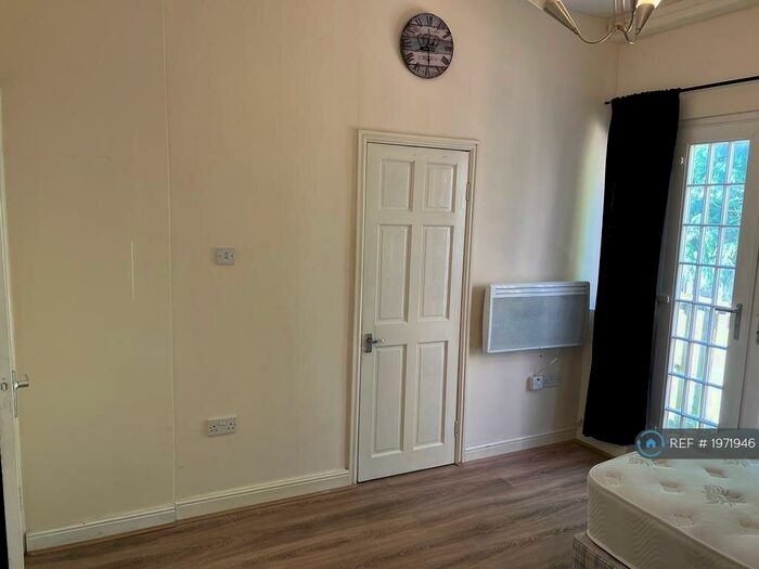 Studio To Rent In Birmingham, Birmingham, B5 - Photo 2