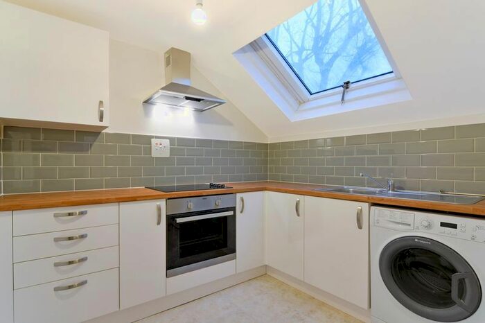 1 Bedroom Flat To Rent In Barrow Road, London SW16