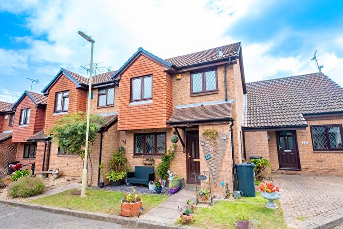 2 Bedroom Terraced House For Sale In Ryves Avenue, Yateley, Hampshire, GU46