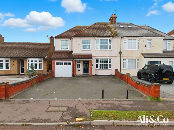 4 Bedroom Semi Detached House For Sale In Windsor Avenue, Grays, RM16