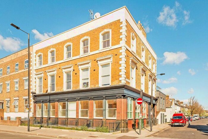 3 Bedroom Flat To Rent In Goldhawk Road, London, W12