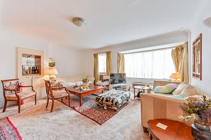 2 Bedroom Flat To Rent In Prince Albert Road, St John's Wood, London, NW8