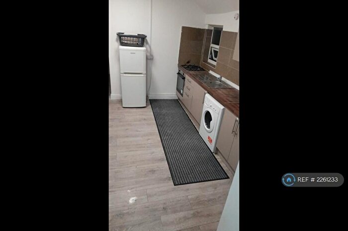 4 Bedroom Flat To Rent In City Road, Cardiff, CF24
