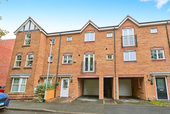 3 Bedroom Town House For Sale In Clough Drive, Burton-On-Trent, DE14