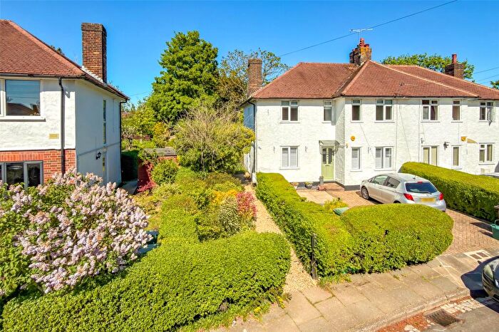 2 Bedroom Apartment For Sale In Tavistock Avenue, St. Albans, Hertfordshire, AL1