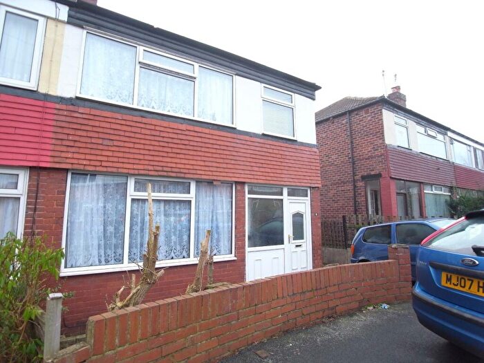 3 Bedroom House To Rent In Grange Park Close, Leeds, West Yorkshire, Uk, LS8