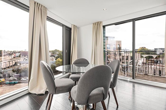 2 Bedroom Apartment To Rent In Camden, London, NW1