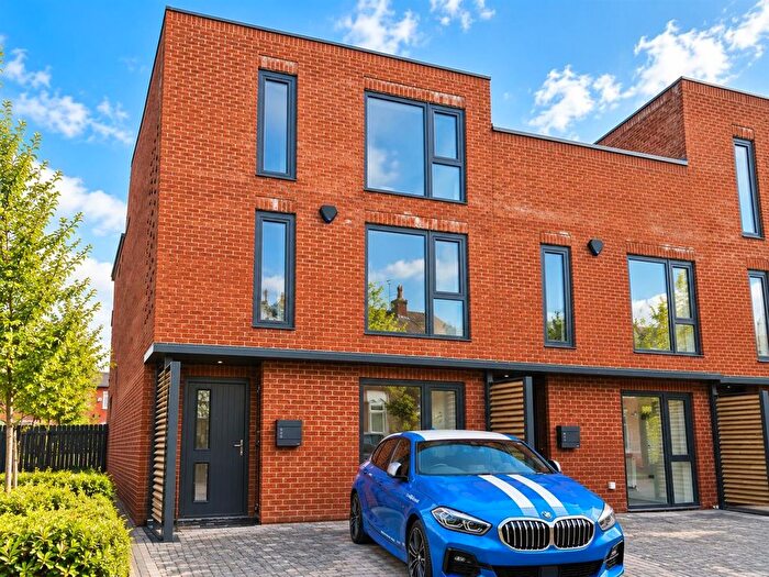 3 Bedroom End Of Terrace House For Sale In Norway Street, Salford, M6