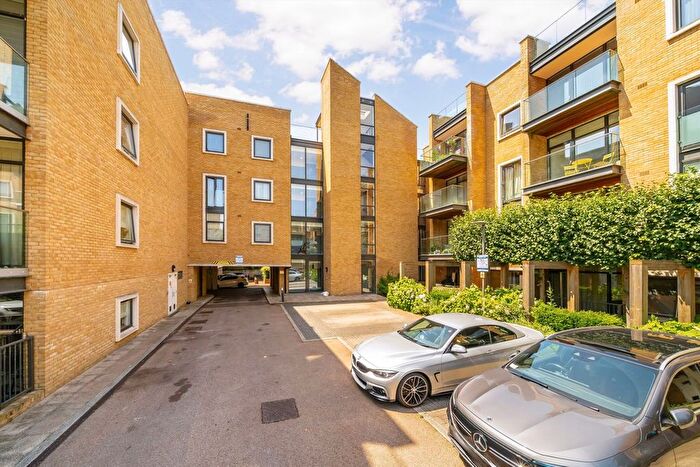 3 Bedroom Flat For Sale In Frazer Nash Close, Isleworth, TW7