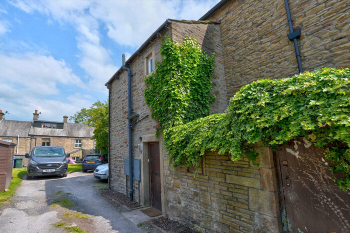 1 Bedroom Cottage To Rent In The Wend, Carleton, BD23