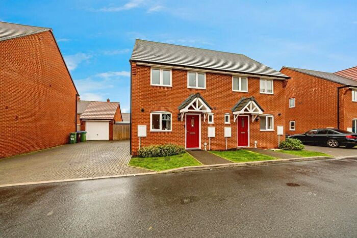 3 Bedroom Semi Detached House For Sale In Restharrow Road, Broughton, Aylesbury, HP22