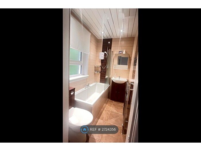 3 Bedroom Flat To Rent In Thornliebank, Thornliebank, Glasgow, G46