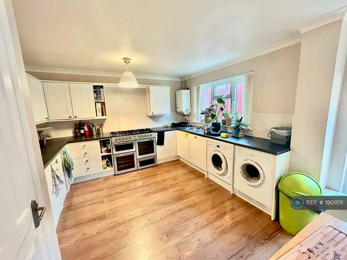4 Bedroom Terraced House To Rent In Cathedral View, Guildford, GU2