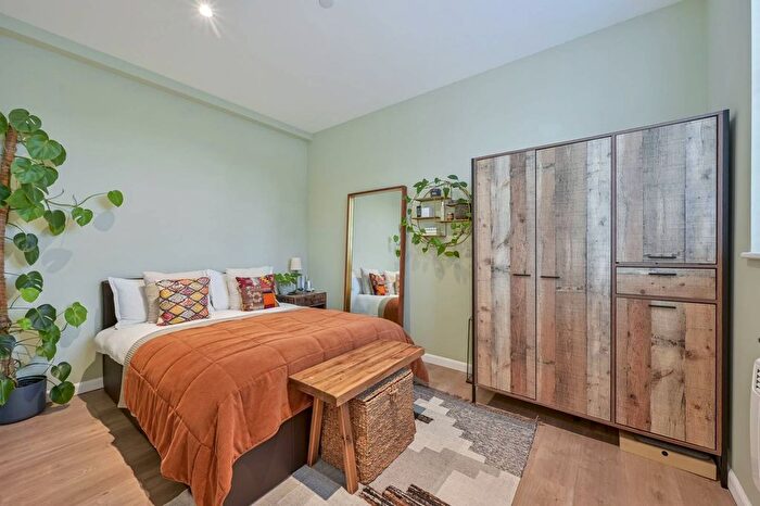 1 Bedroom Flat For Sale In Kingston Road, Wimbledon, London, SW20